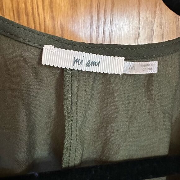 Mi Ami from Francesca’s. Flowy green blouse with airy sleeves. Women’s Medium - Picture 5 of 6